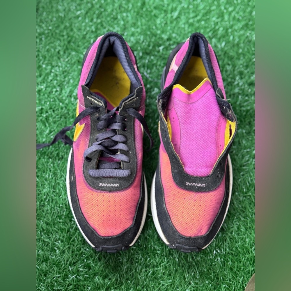 Nike Waffle One
Active Fuchsia (GS) Size 6.5Y